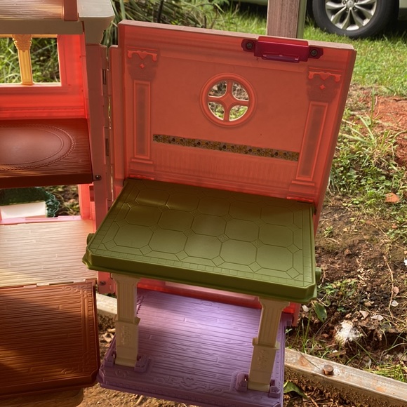 Fisher Price Loving Family Victorian Dollhouse Four Stories - Picture 7 of 11